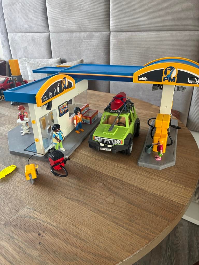 Playmobil tankstation 70201 - Compleet met boekje, Ophalen of Verzenden, Zo goed als nieuw, Complete set