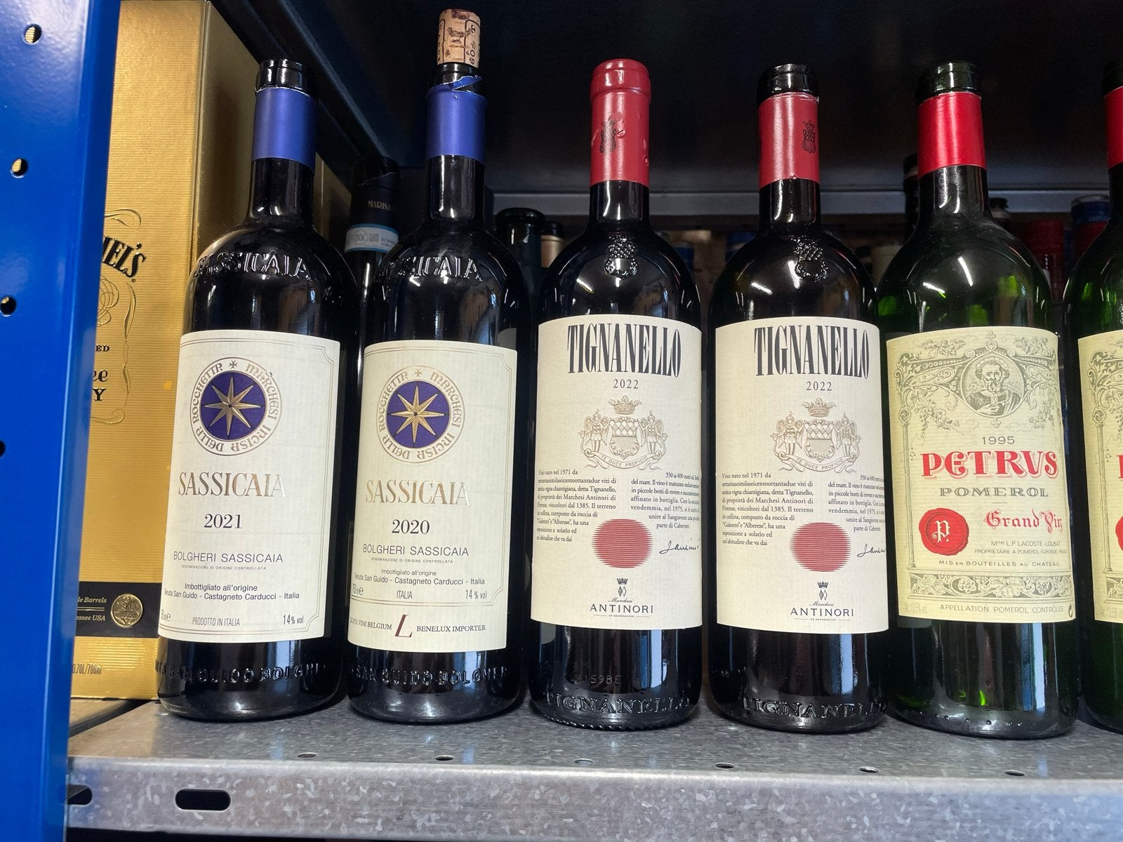Exclusieve lege wijnflessen: Sassicaia, Tignanello, Petrus, Ophalen of Verzenden, Gebruikt, Italië, Rode wijn