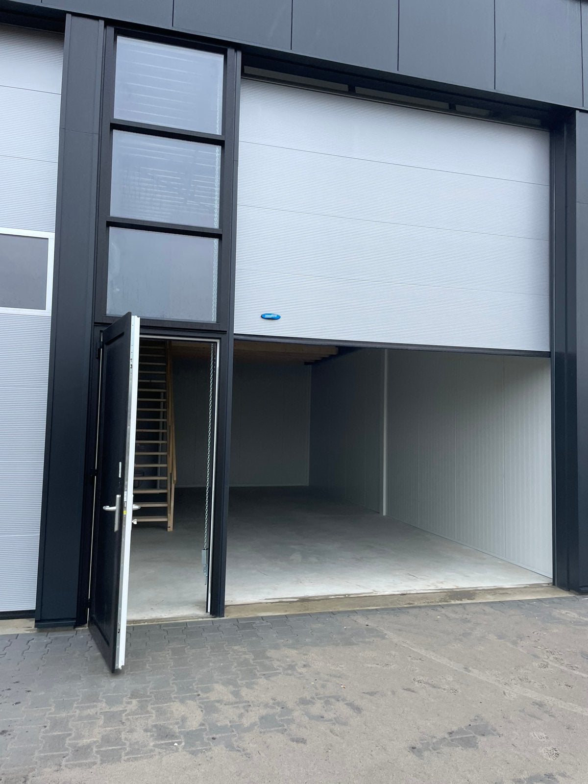 Bedrijfsunit te huur. 50 m2 met bovenverdieping, 50 m², Huur, Bedrijfsruimte