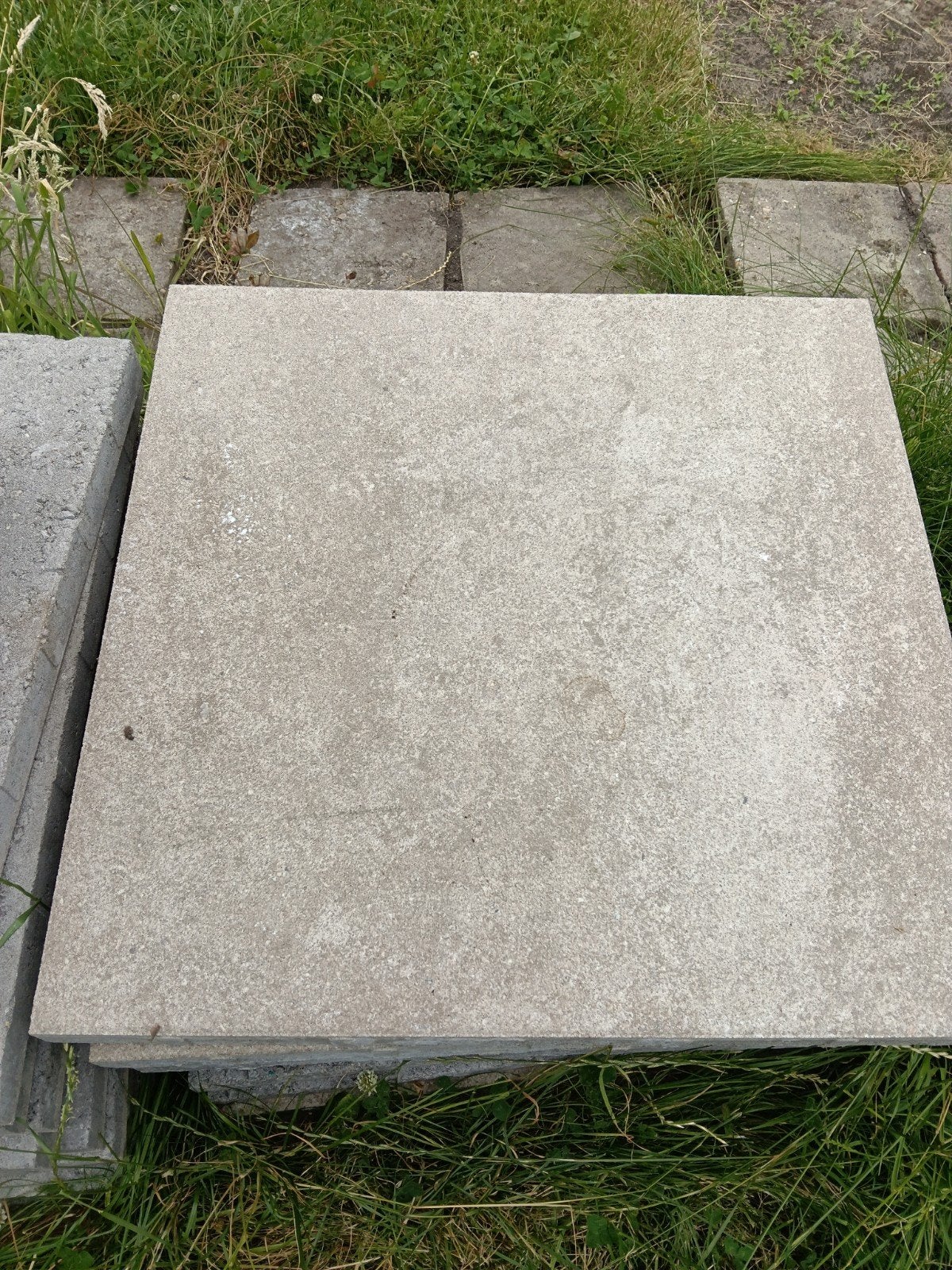 Gratis afhalen tuintegels nieuw en gebruikt., Ophalen, Beton, Terrastegels