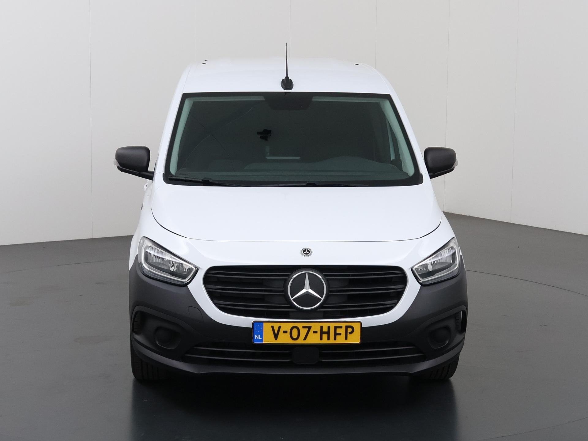 Mercedes-Benz eCitan GB 51kW L1 PRO | Navigatie | Parkeercam, Auto's, 1350 kg, Stof, Gebruikt, Zwart