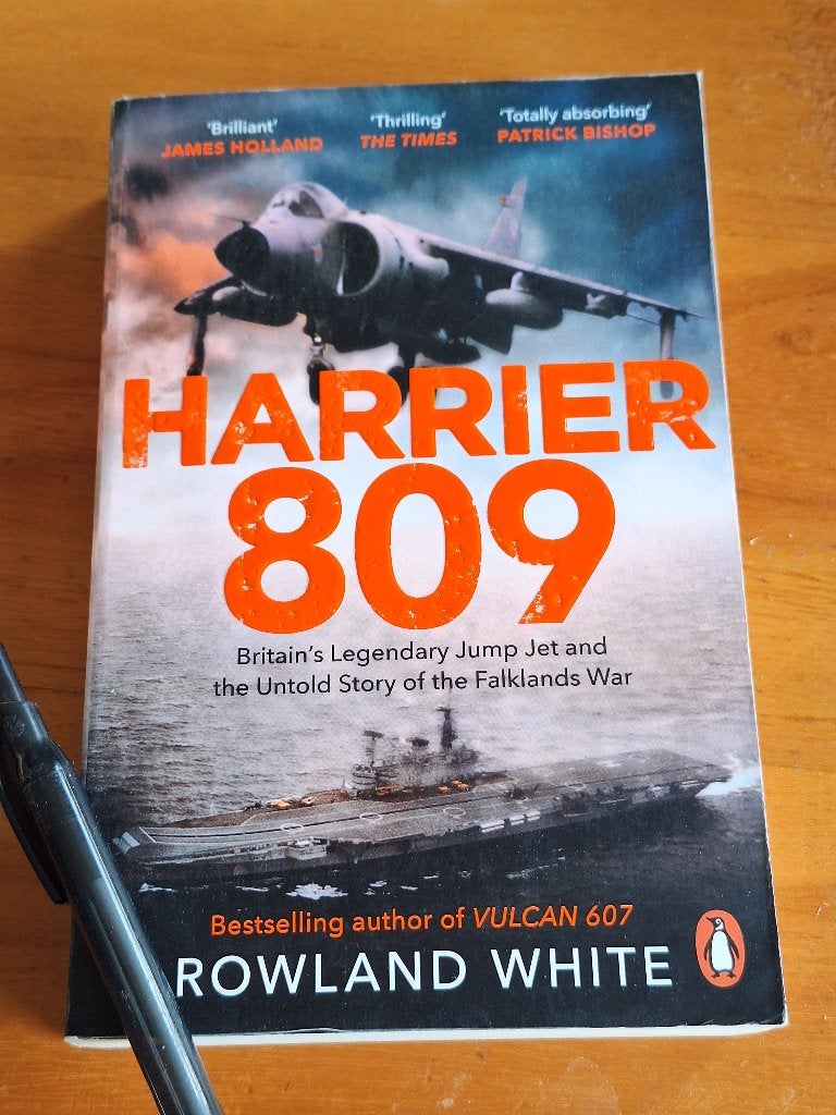Harrier 809: Britains Legendary Jump Jet and Falklandwar, Gelezen, Ophalen of Verzenden, 1945 tot heden, Luchtmacht