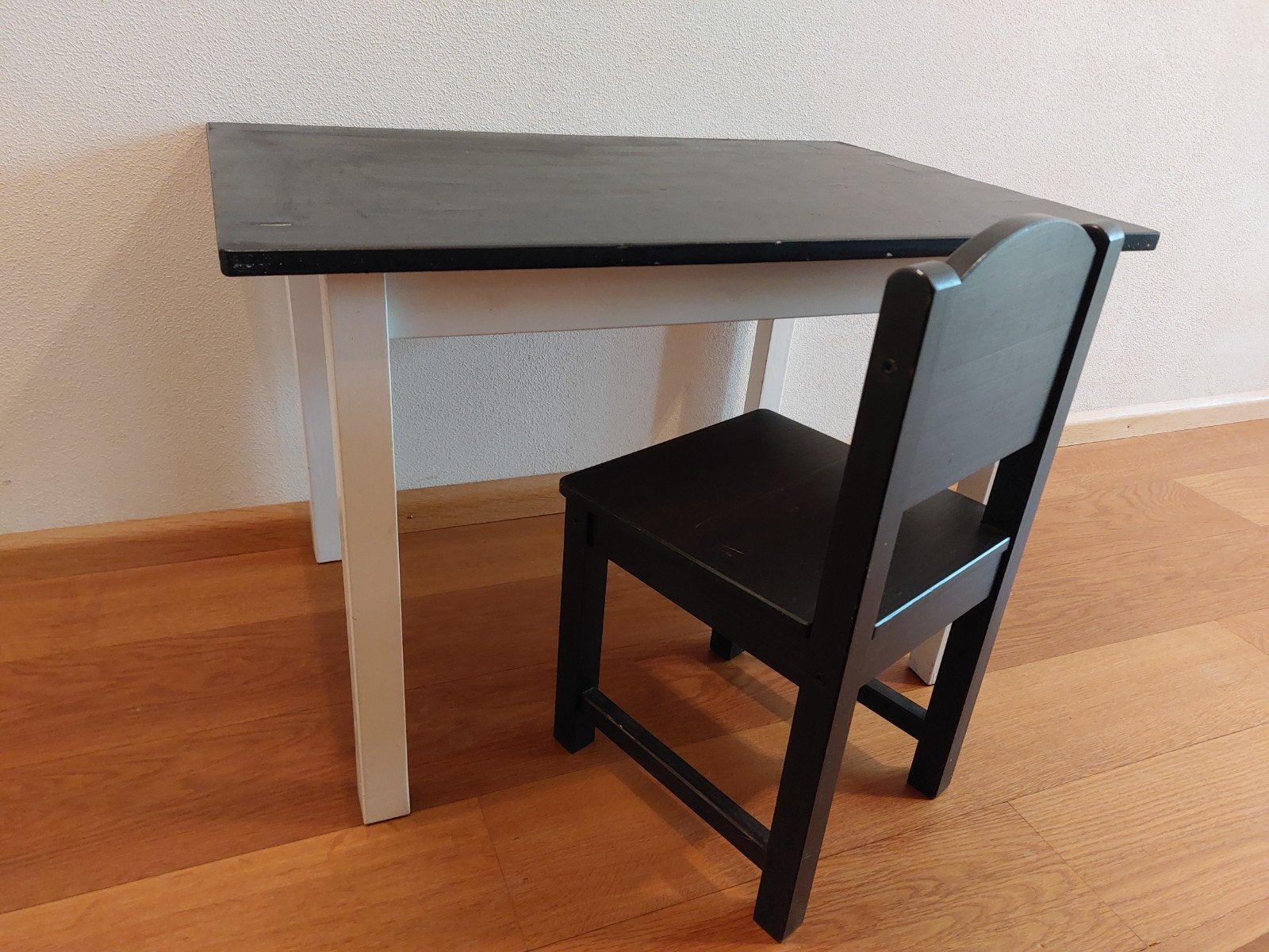SUNDVIK kinder tafel en stoel - zwart/wit, Ophalen, Gebruikt, Tafel(s) en Stoel(en)