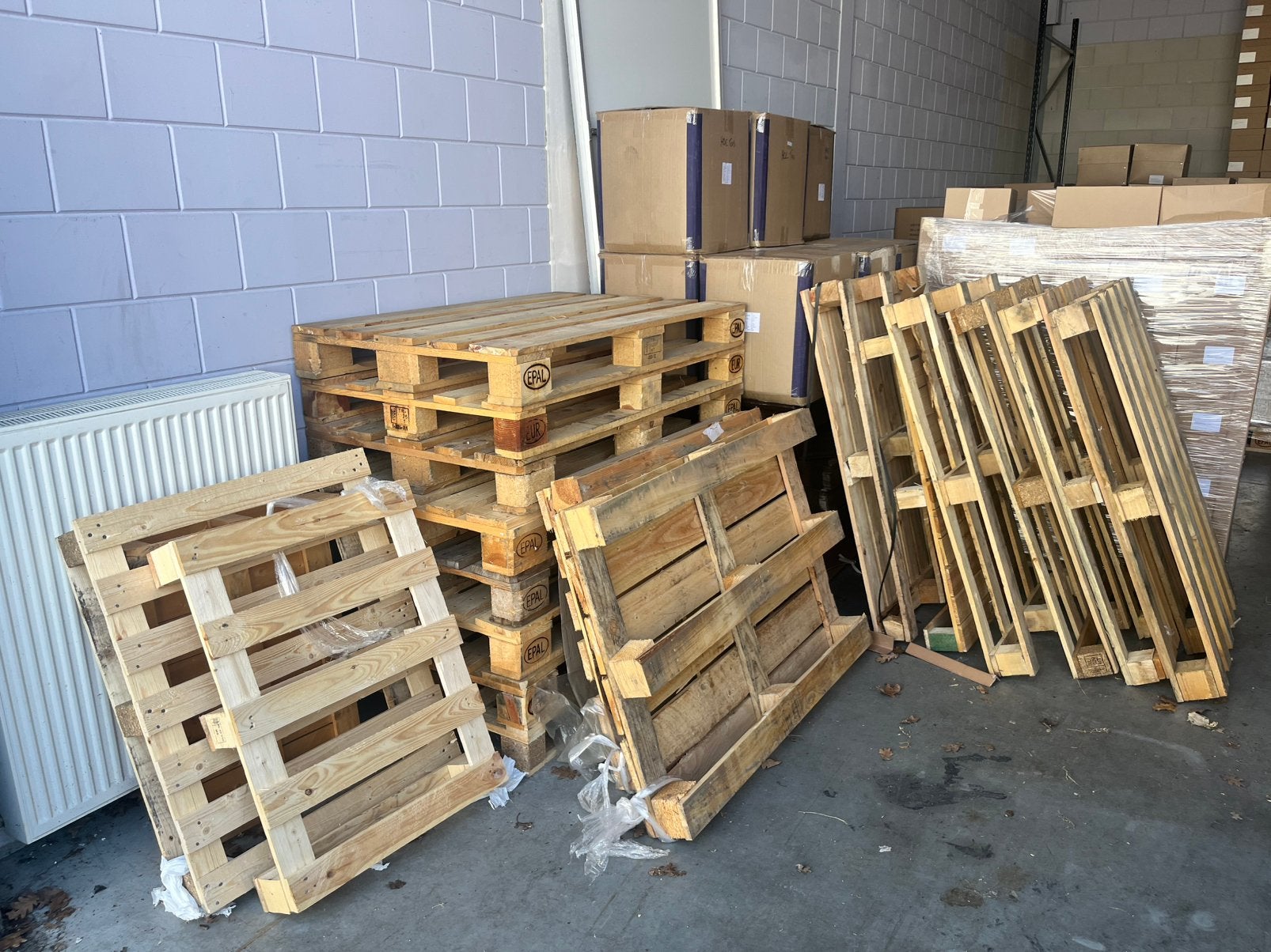 Gratis ophalen pallets, Doe-het-zelf en Verbouw, Hout en Planken, Ophalen of Verzenden, Zo goed als nieuw, Pallet, Minder dan 200 cm