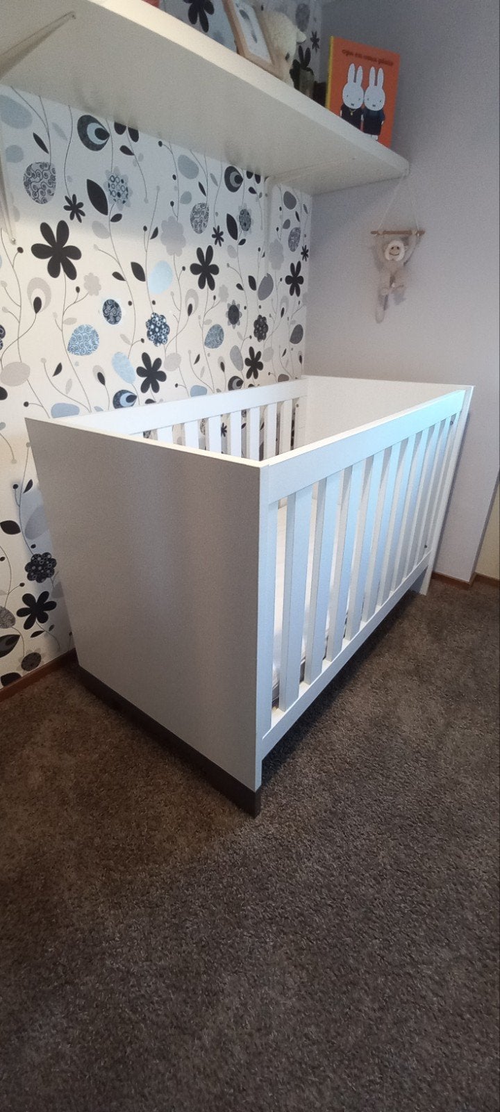 Babykamer set: Ledikant en Commode - Wit, 70 tot 85 cm, Zo goed als nieuw, Lattenbodem, 140 tot 160 cm