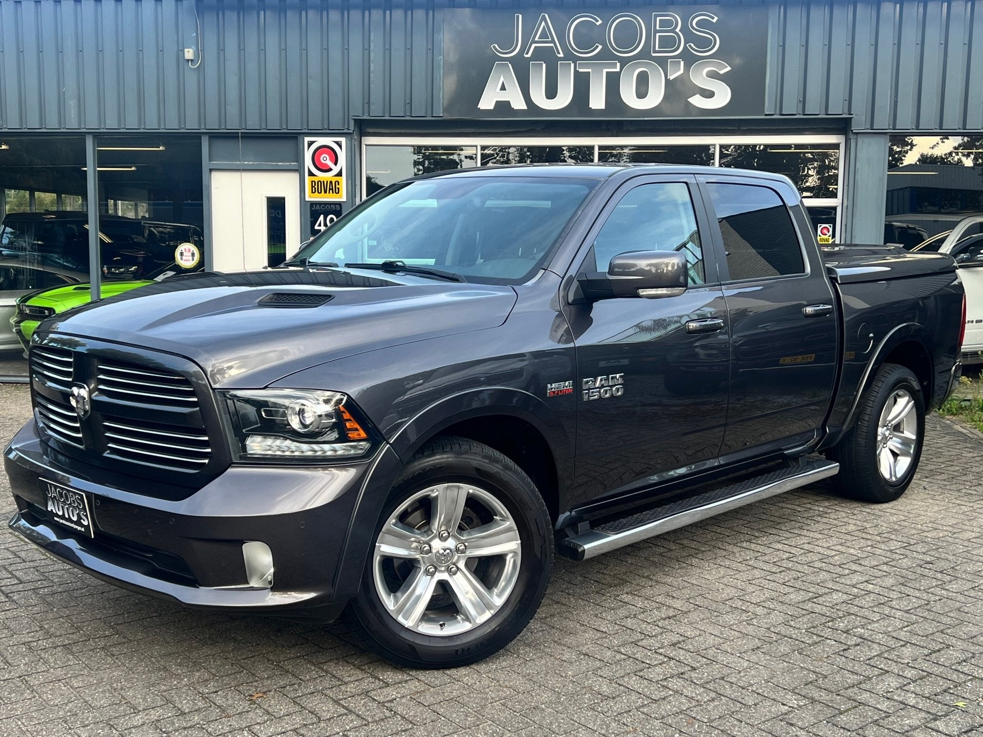 Dodge Ram 1500 5.7 V8 Crew Cab 5'7 sport 4x4, Automaat, Gebruikt, 5654 cc, 2442 kg