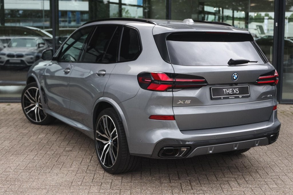 BMW X5 xDrive50e M Sport Automaat / Trekhaak / Panoramadak /, Auto's, Automaat, 2395 kg, Leder, Bedrijf