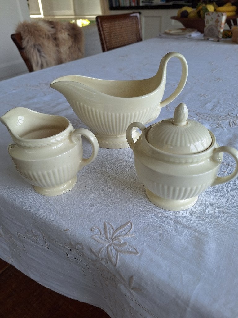Wedgwood Edme melkkannetje, suikerpot en sauskom, Klassiek, Overige typen, Ophalen of Verzenden, Zo goed als nieuw