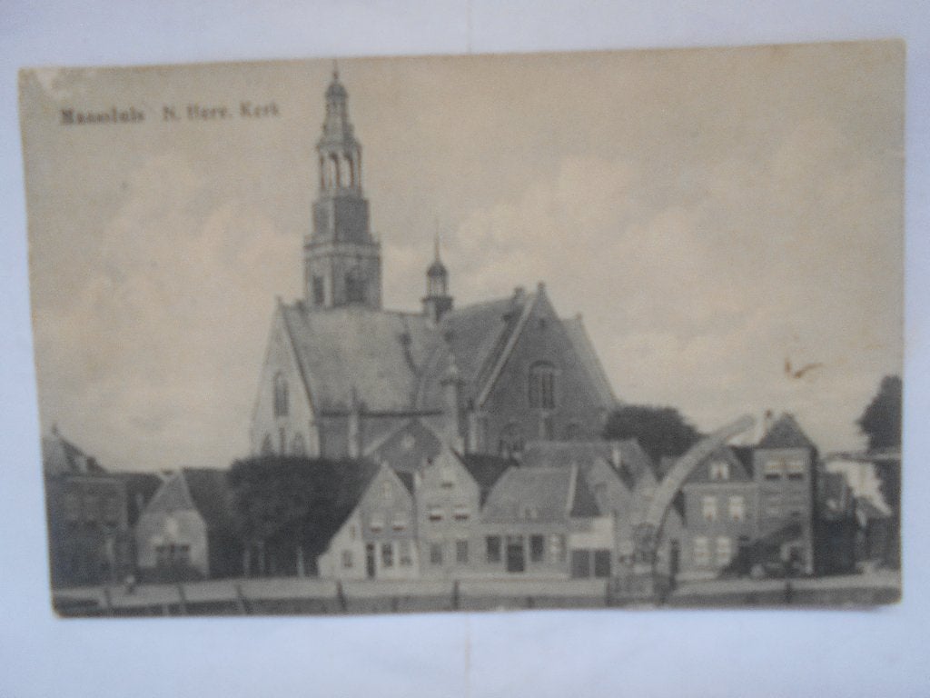 Maassluis 1925 - N. Herv. Kerk met huizen zeer oud Maassluis, Verzamelen, Ophalen of Verzenden, 1920 tot 1940, Gelopen, Zuid-Holland