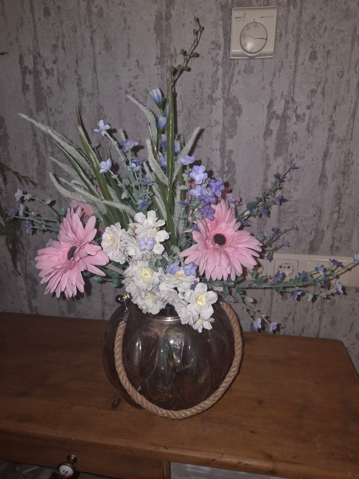 Decoratieve vaas met kunstbloemen, Gebruikt, Meerkleurig, Inclusief decoratie, Ophalen of Verzenden