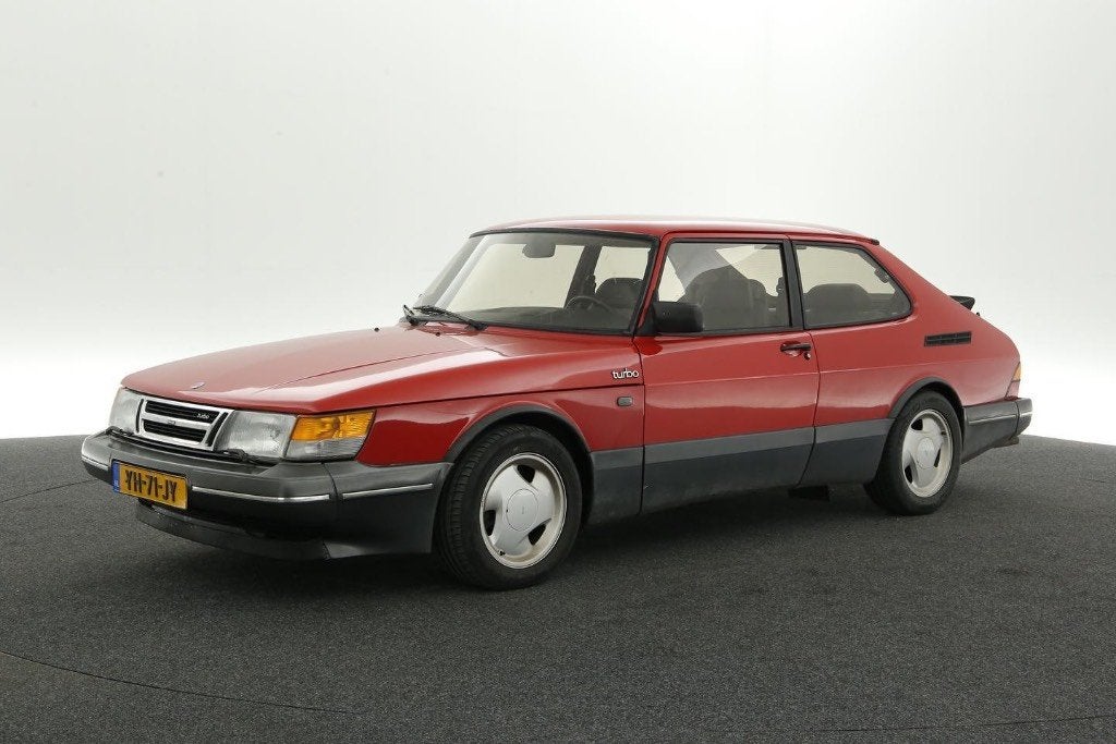 Saab 900