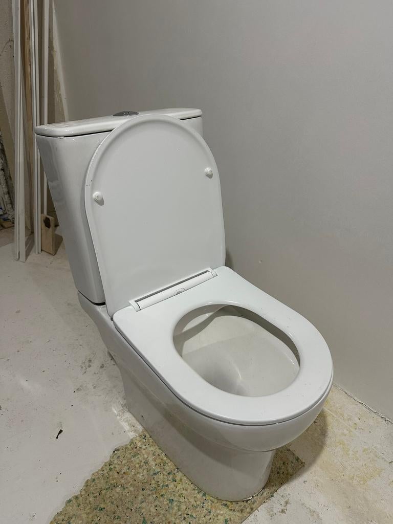 Compleet Porseleinen Toilet, Doe-het-zelf en Verbouw, Sanitair, Ophalen, Zo goed als nieuw, Steen, Toilet