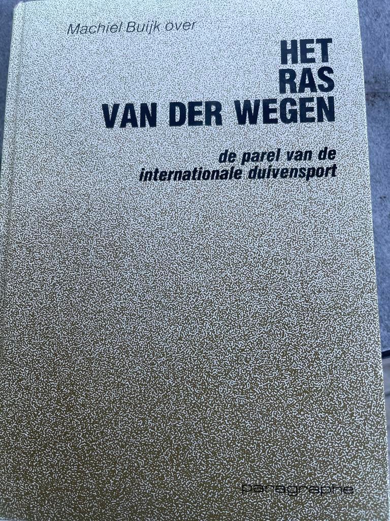 Het Ras Van Der Wegen duivensport boek, Boeken, Ophalen of Verzenden, Gelezen