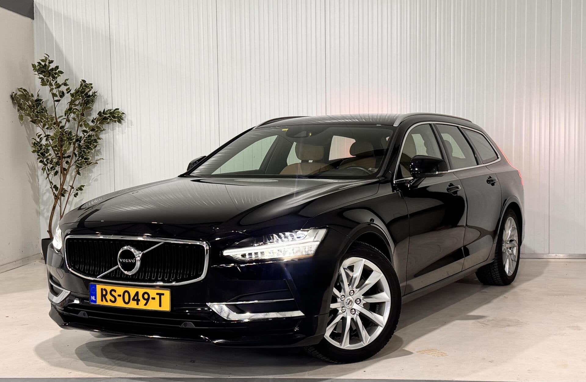 Volvo V90 2.0 T5 90th Anniversary Edition|KEYLESS|CAMERA, Auto's, Automaat, Euro 6, 4 cilinders, Zwart