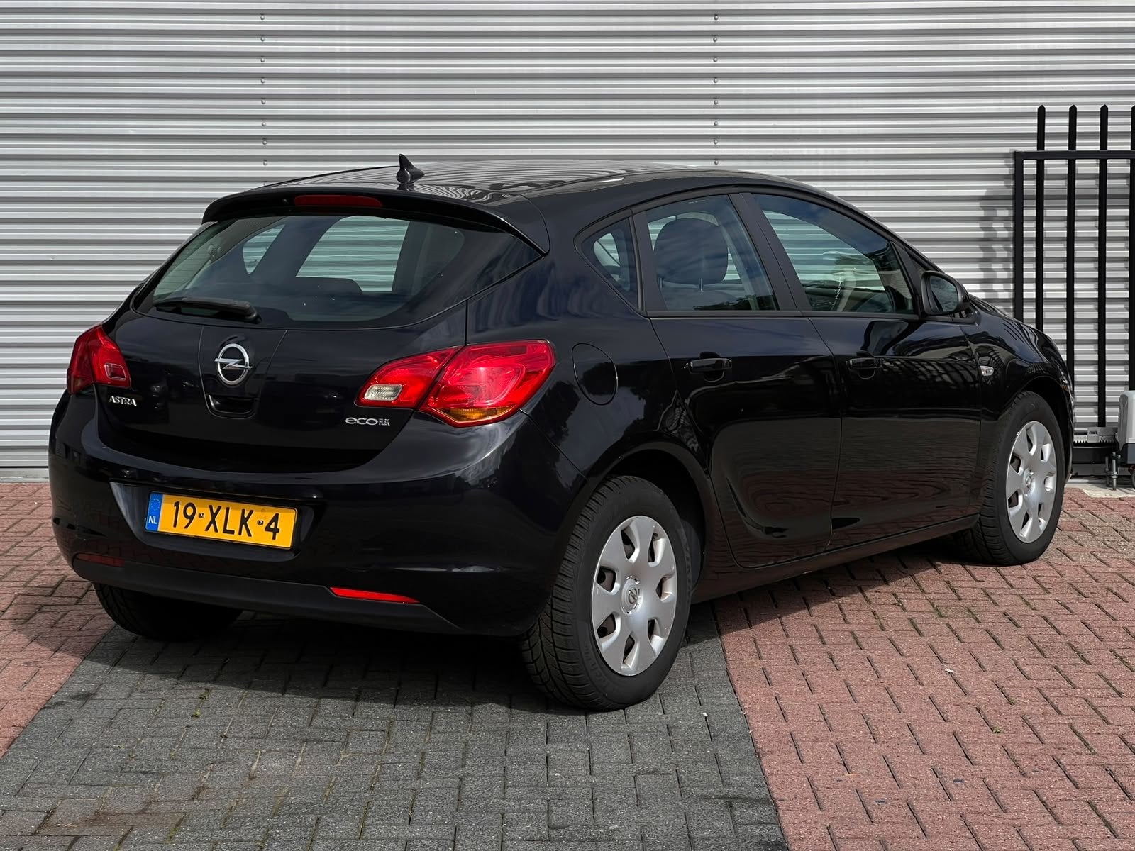 Opel Astra 1.3 CDTi S/S Edition AIRCO|CRUISE|NAVI Nieuwe Apk, Auto's, Voorwielaandrijving, Euro 5, Gebruikt, Zwart