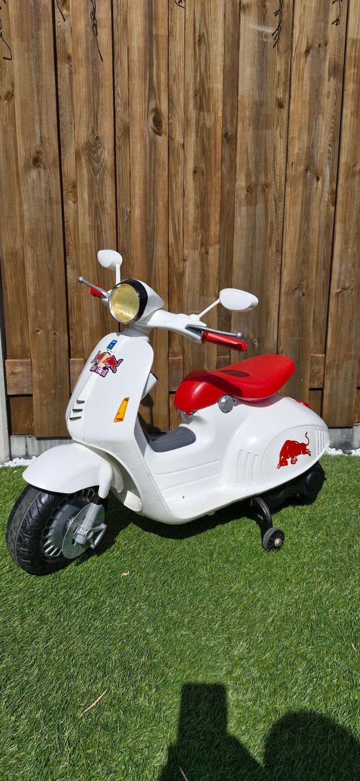 Kinderscooter 6v vespa model (accu defect!), Kinderen en Baby's, Ophalen, Gebruikt