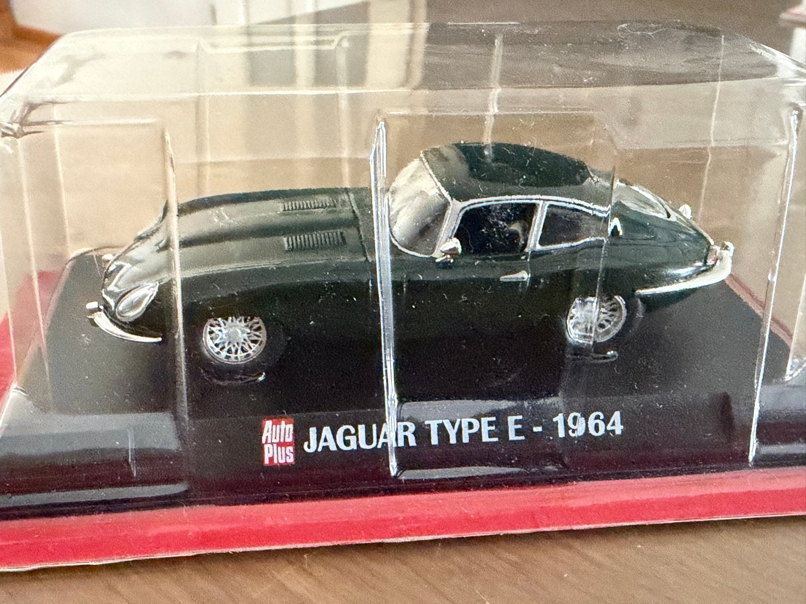 Jaguar Type E - 1964 modelauto met magazine, Overige merken, 1:50 of kleiner, Auto, Ophalen of Verzenden