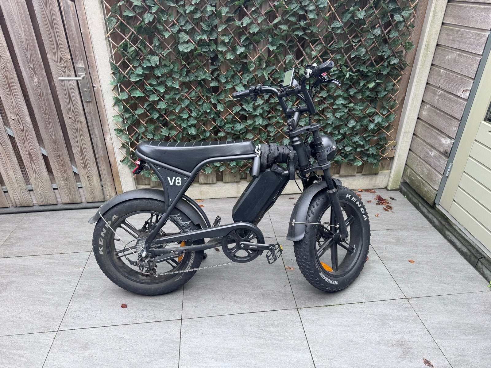 V8 Fatbike E-bike met lader, Zo goed als nieuw, Minder dan 47 cm, 50 km per accu of meer, Ophalen
