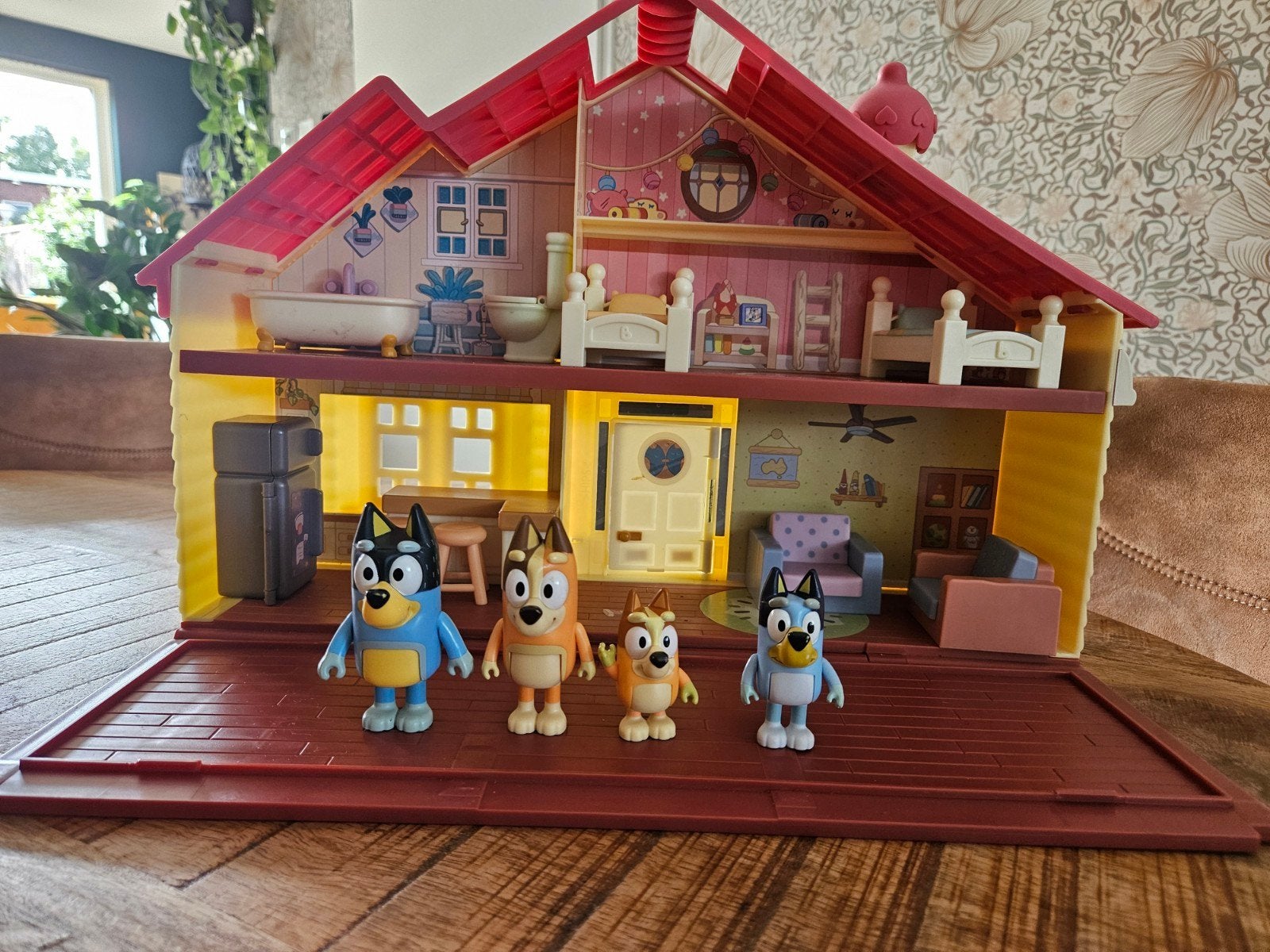 BLUEY speelhuis en poppetjes, Ophalen, Zo goed als nieuw, Poppenhuis