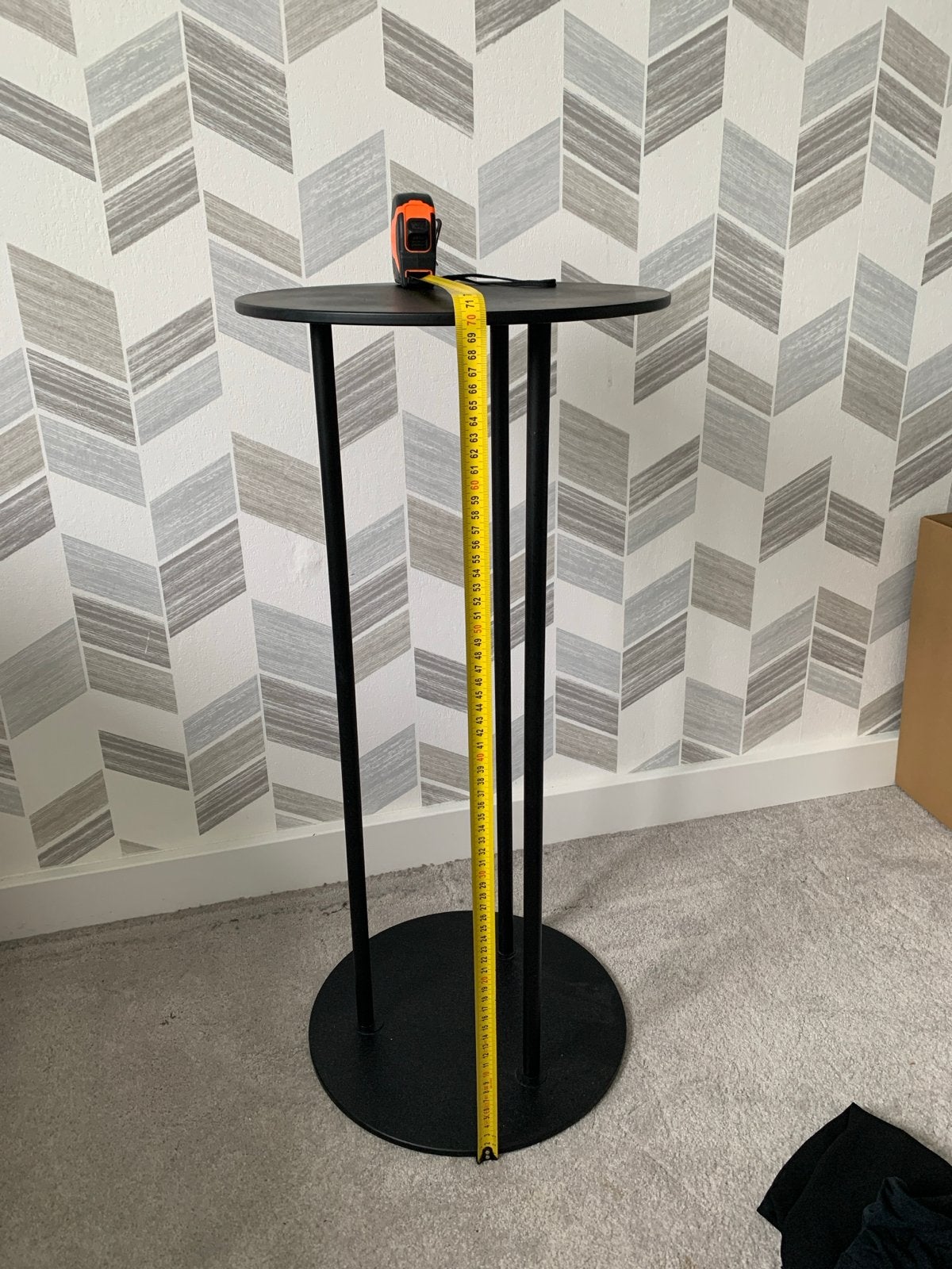 Zwarte ronde bijzettafel / plantenstandaard, Huis en Inrichting, Tafels | Bijzettafels, Ophalen, Minder dan 55 cm, Gebruikt, Metaal of Aluminium