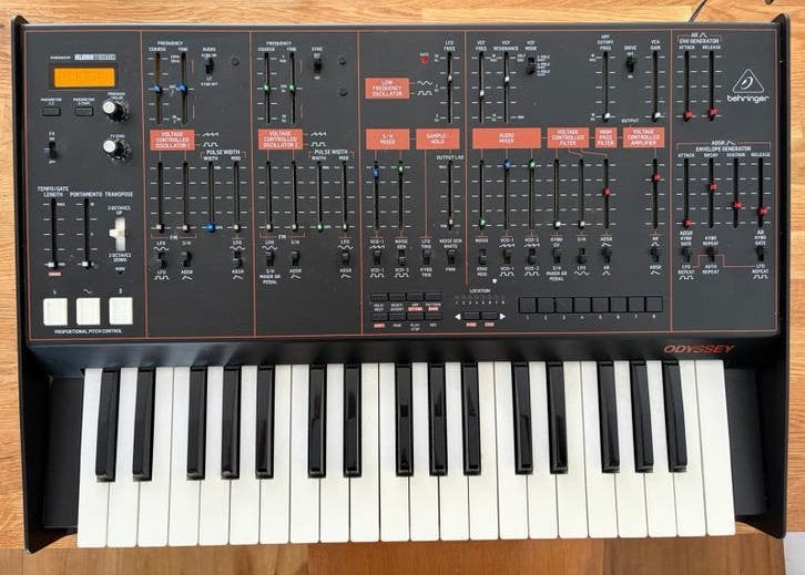 Behringer / Arp Odyssey analoge synth, Overige merken, Gebruikt, Met midi-aansluiting, Overige aantallen