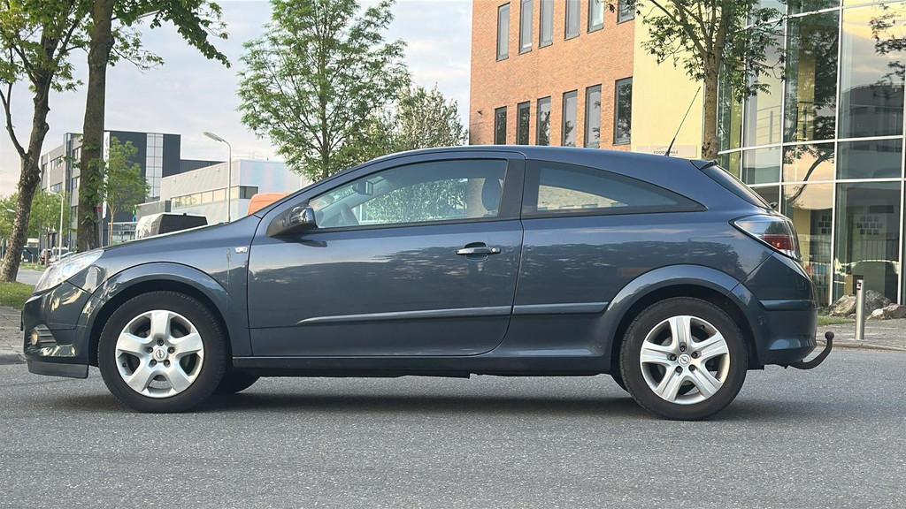 Opel Astra GTC 1.6 Edition, Voorwielaandrijving, 15 km/l, 4 cilinders, 620 kg