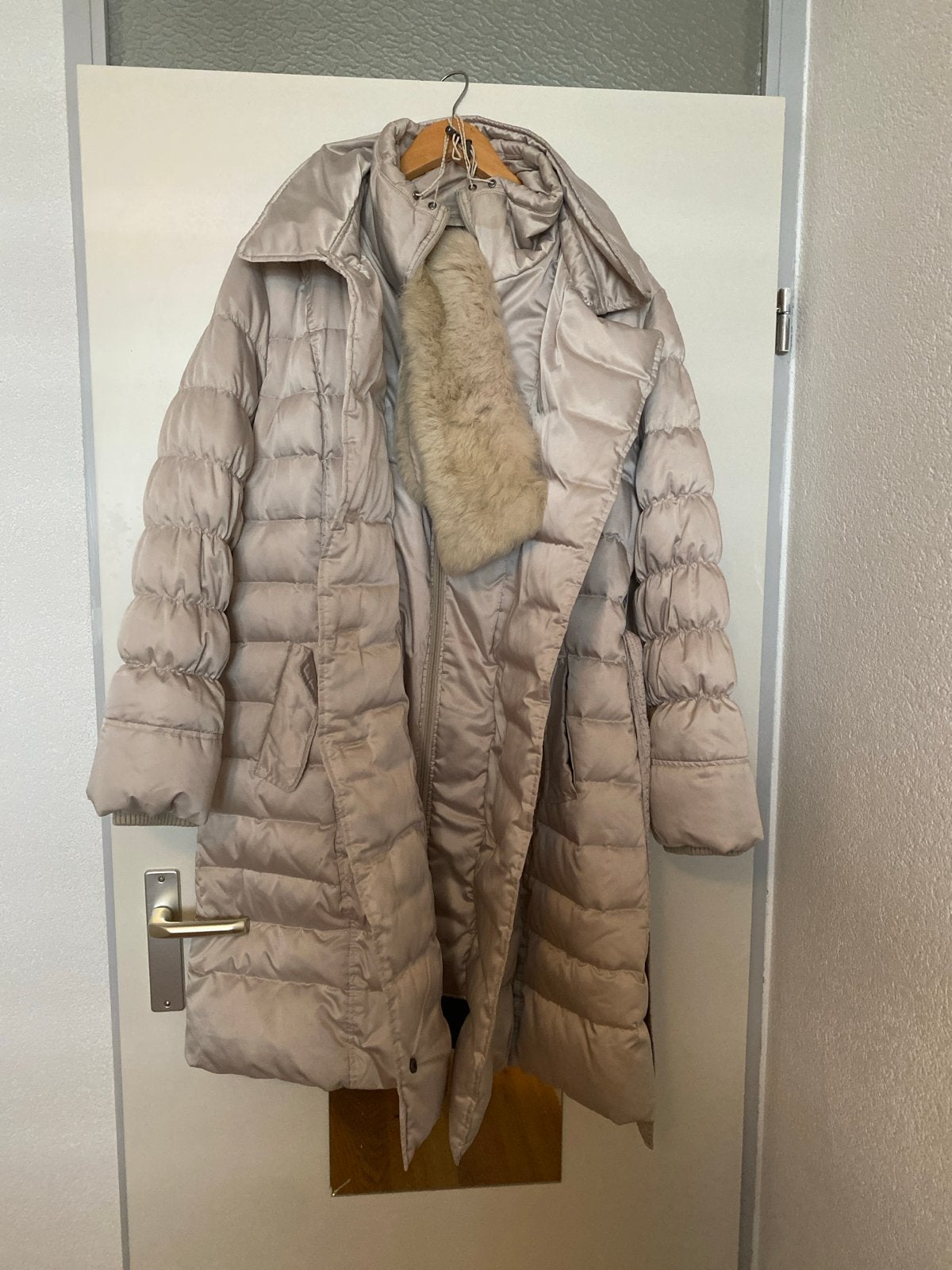 Lange gewatteerde jas met bontkraag van Discovering, Kleding | Dames, Ophalen of Verzenden, Zo goed als nieuw, Maat 42/44 (L)