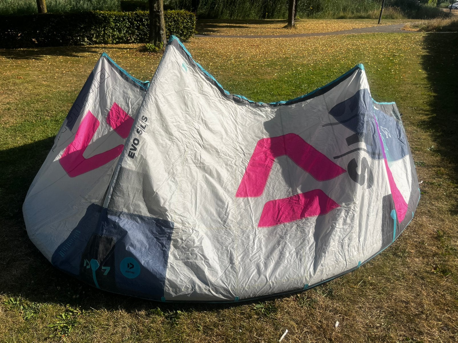 Duotone Evo SLS 2021 7m, Watersport en Boten, Kitesurfen, Gebruikt, 9 m², Geen board, Ophalen of Verzenden