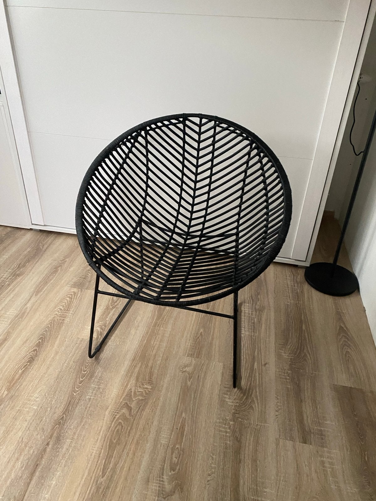 Zwarte rotan stoel - perfect voor binnen of buiten, Huis en Inrichting, Ophalen, Zwart, Riet of Rotan, Zo goed als nieuw