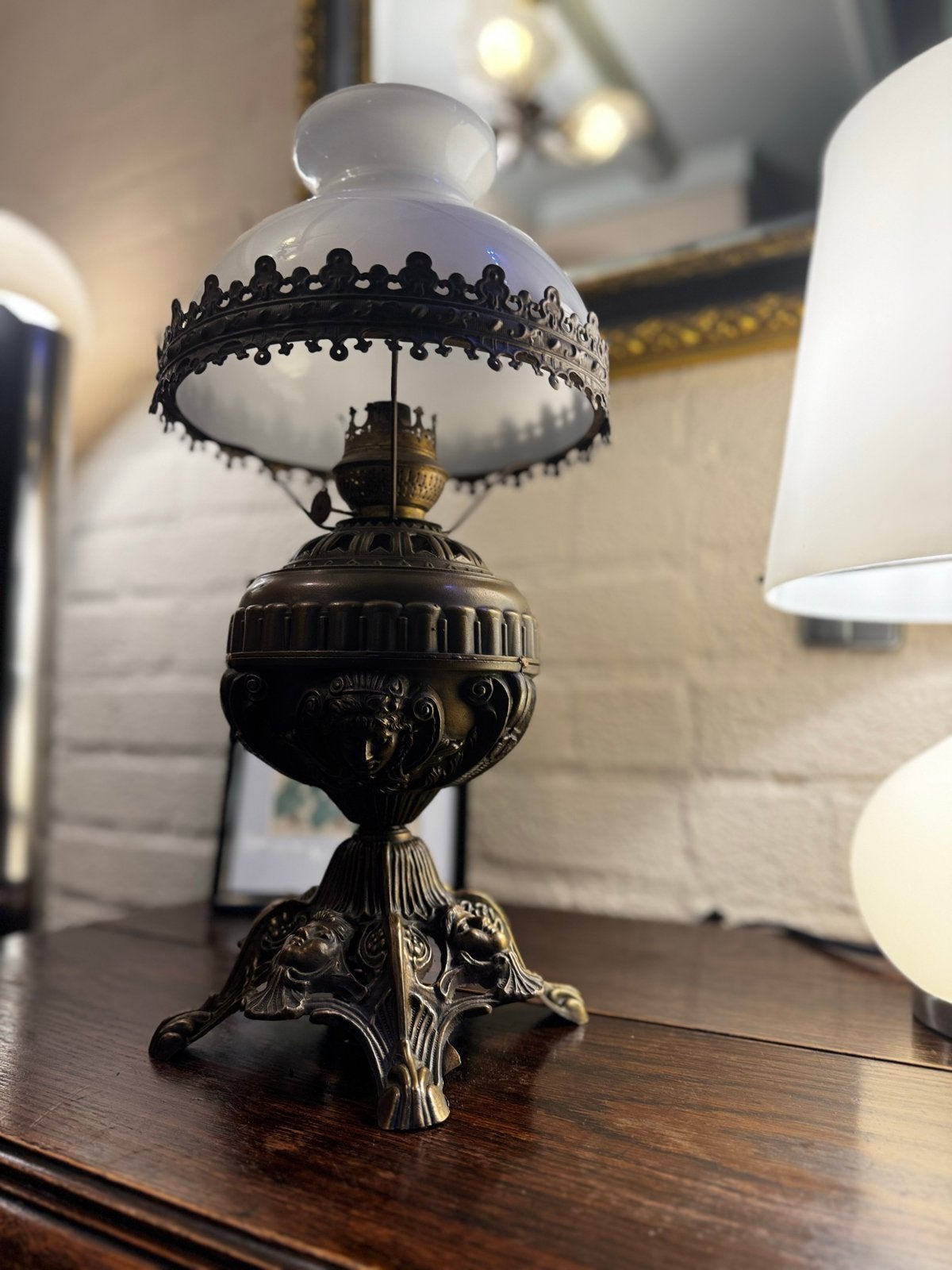Antieke bronzen olielamp met sierlijke details, Ophalen
