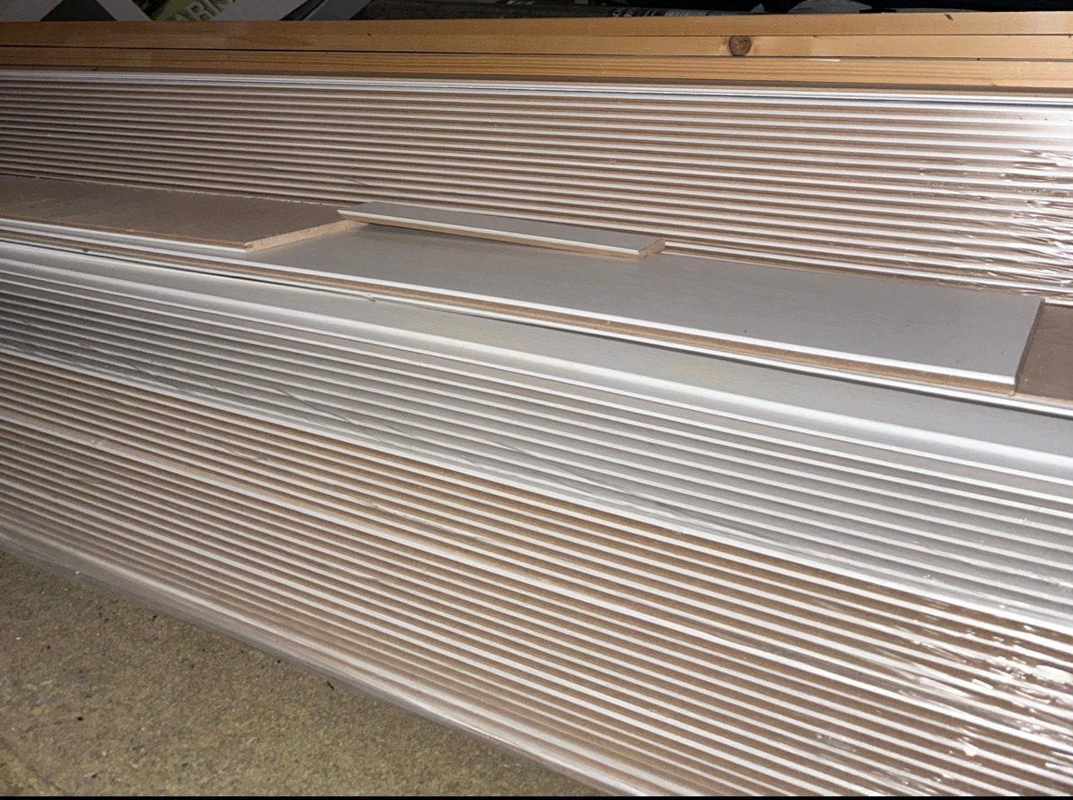 Wand en plafondpanelen essen wit, MDF, Doe-het-zelf en Verbouw, Hout en Planken, Ophalen, Minder dan 25 mm, Nieuw, 250 tot 300 cm