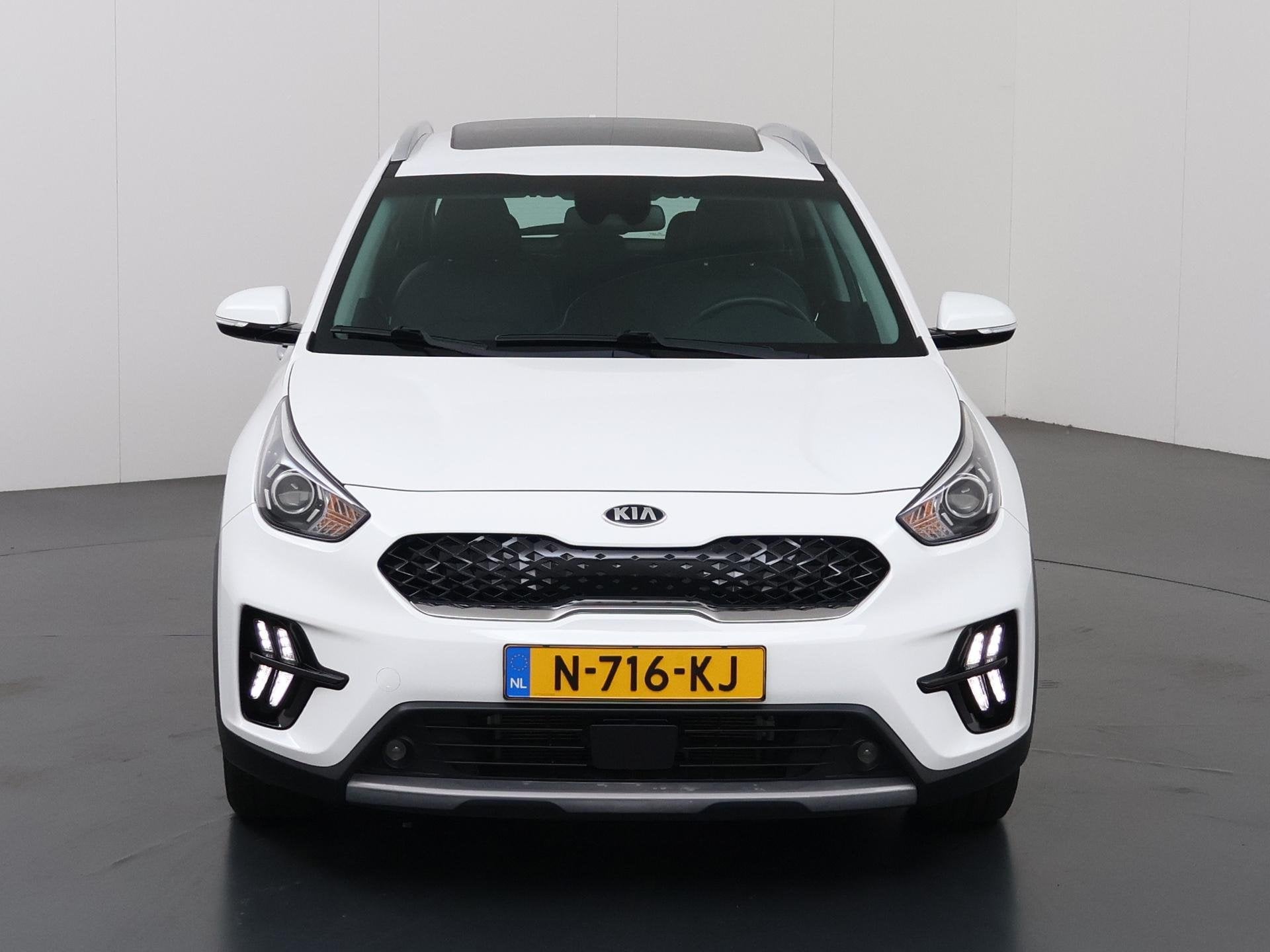 Foto 3 van Kia Niro 1.6 GDi Hybrid DynamicLine | Schuif/Kanteldak | Nav