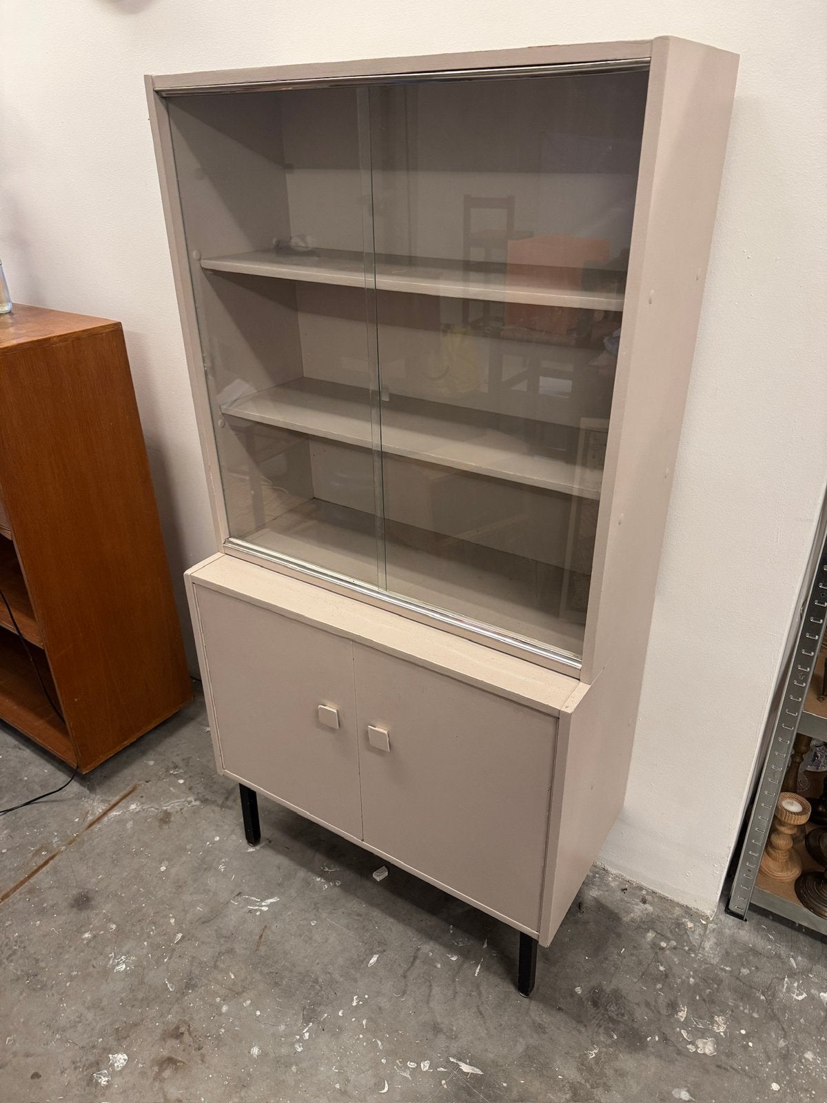 Vintage hoog dressoir met glazen deurtjes, Ophalen, ., ., Minder dan 100 cm