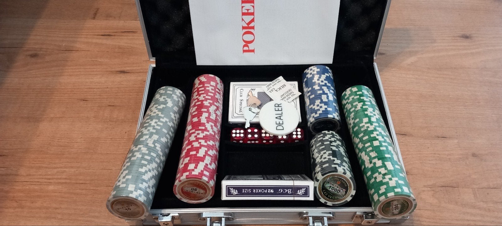 Pokerset - Net uit de verpakking, Drie of vier spelers, Ophalen of Verzenden, Zo goed als nieuw