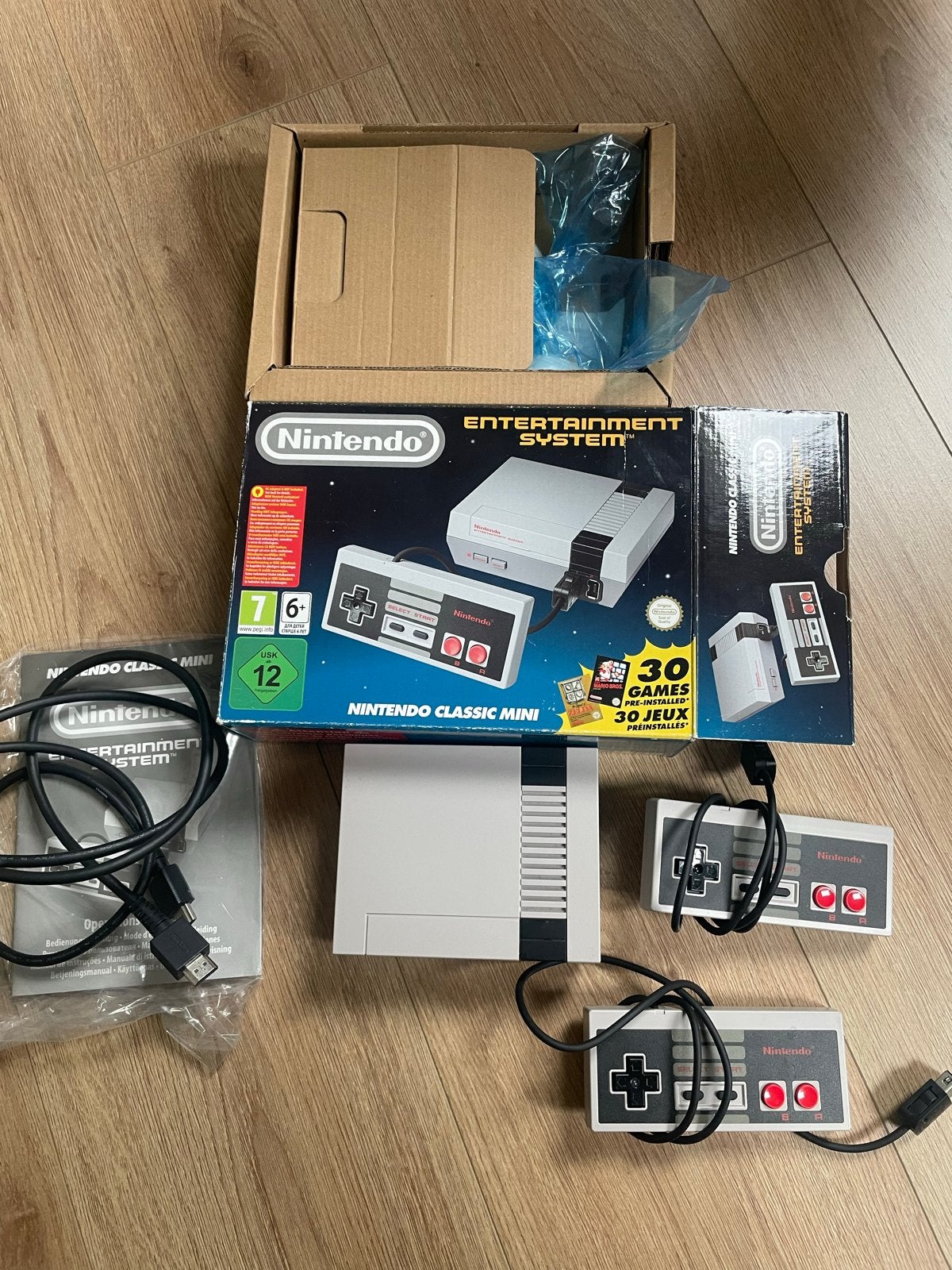 Nintendo Classic Mini NES met 2 controllers, Verzenden, Zo goed als nieuw, Met 2 controllers, Met games