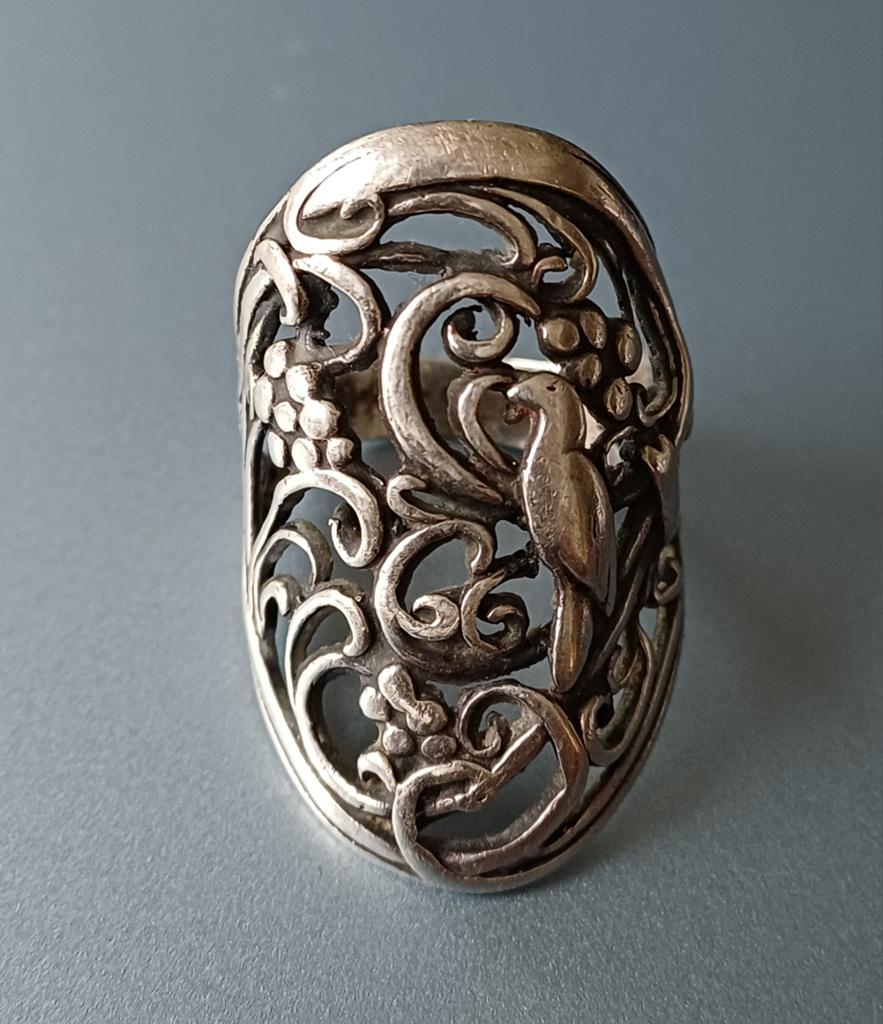 Oude Zilveren Ring met Vogel en Druivenrank Zilver voor € 20, Ophalen, Zilver, Ring