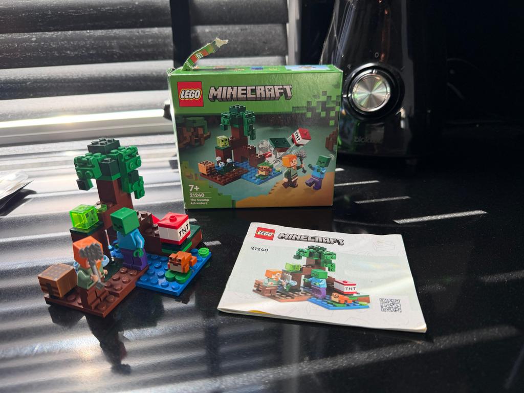 LEGO Minecraft 21240 The Swamp Adventure - Compleet, Minecraft, Lego, Ophalen of Verzenden, Zo goed als nieuw
