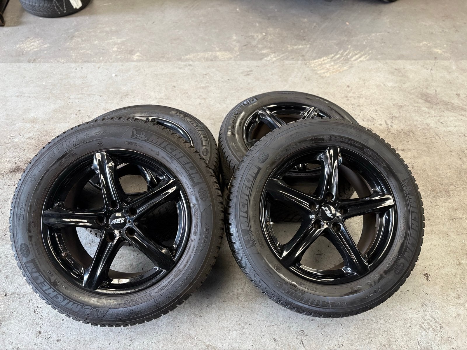 18 inch AEZ velgen 5x120 ET46 met Michelin winterbanden, Ophalen, 18 inch, Gebruikt, 255 mm