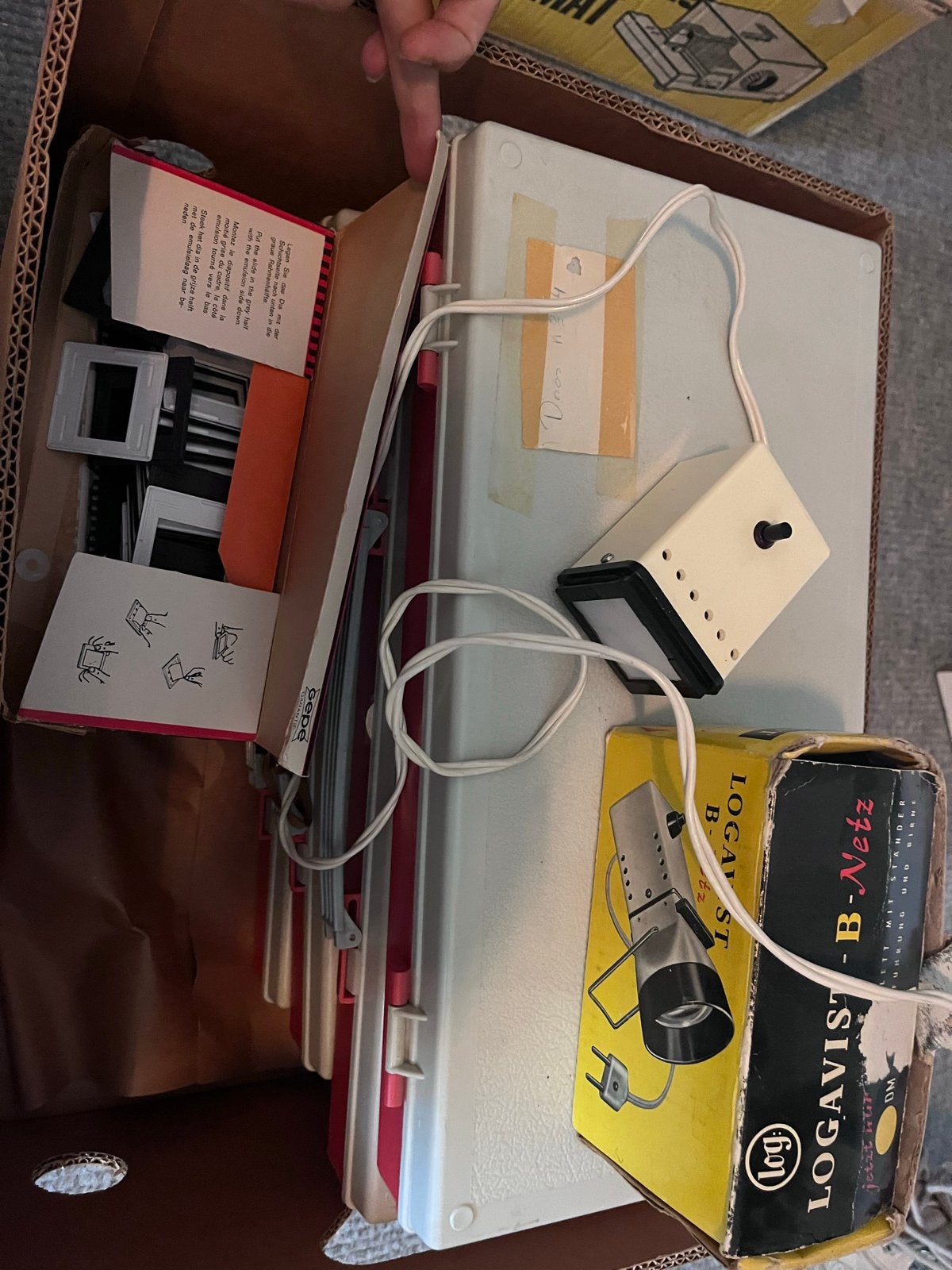 Liesegang A30 Diaprojector met scherm en accessoires, Ophalen, Gebruikt, Met scherm