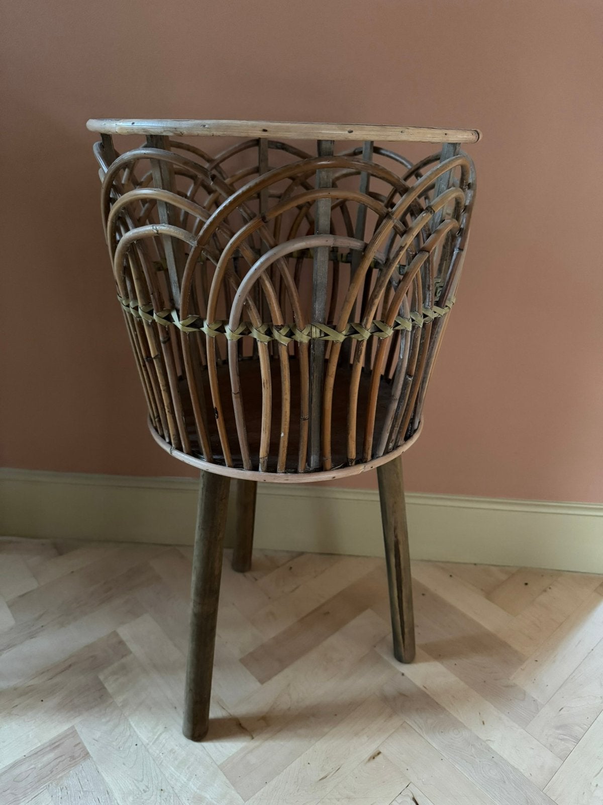 Rotan plantenbak op voet, Ophalen, Balkon, Rond, Zo goed als nieuw