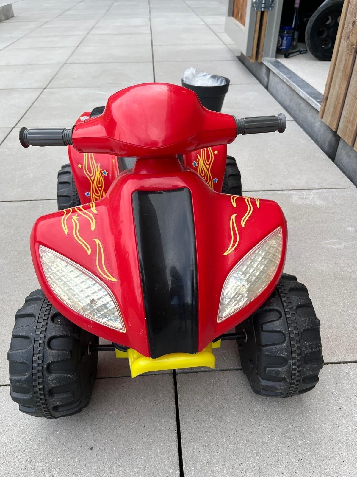 Rode kinderquad zonder oplader/accu - werking onbekend, Ophalen, Gebruikt