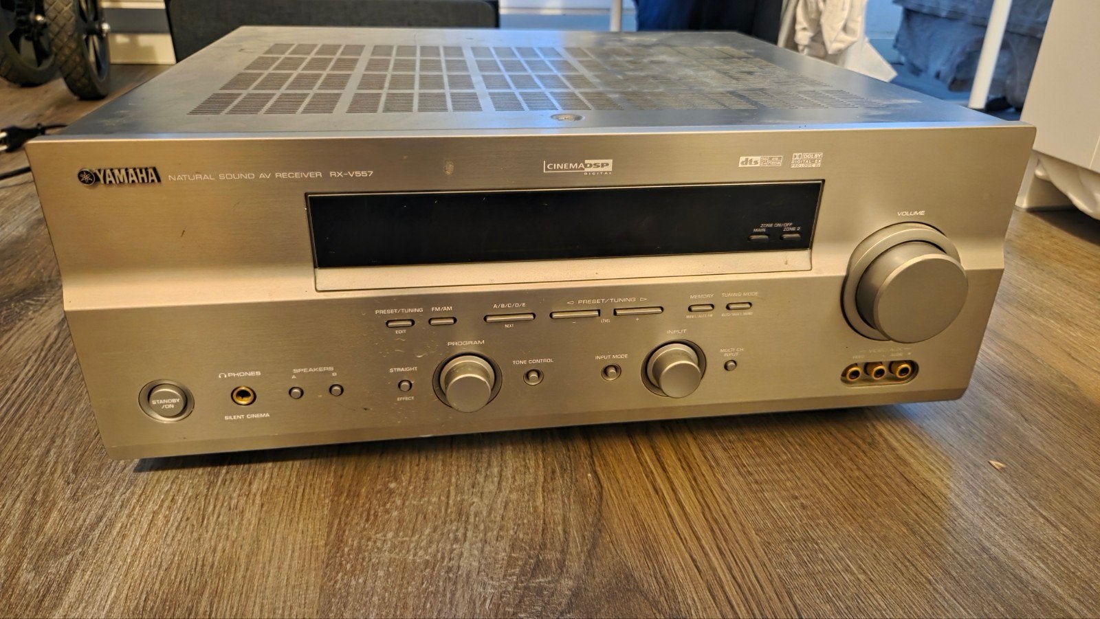 Yamaha RX-V557 AV-receiver — defect rechter kanaal (ruis), Ophalen of Verzenden, 120 watt of meer, Yamaha