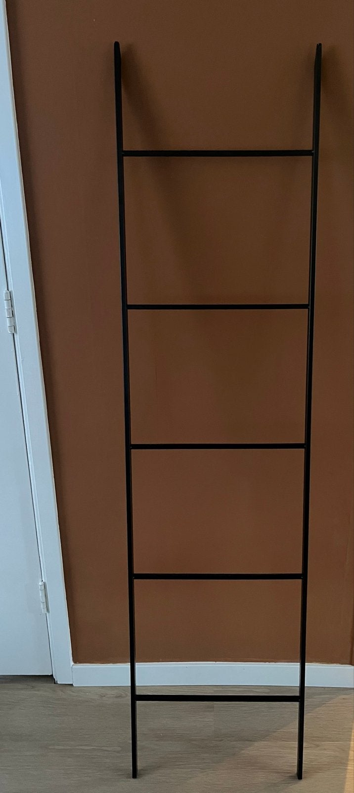 Zwarte metalen decoratieve ladder / handdoekenrek, Huis en Inrichting, Ophalen, Zo goed als nieuw