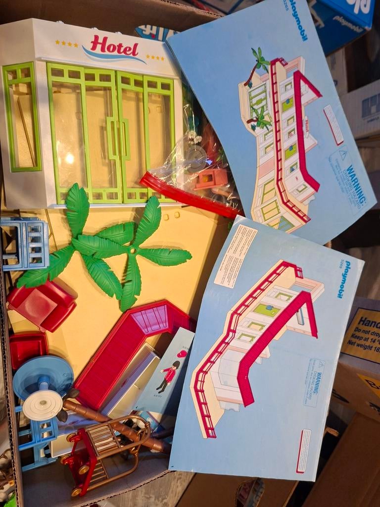 Te koop playmobil hotel met uitbreidings set 5265 en 5269, Ophalen of Verzenden, Zo goed als nieuw