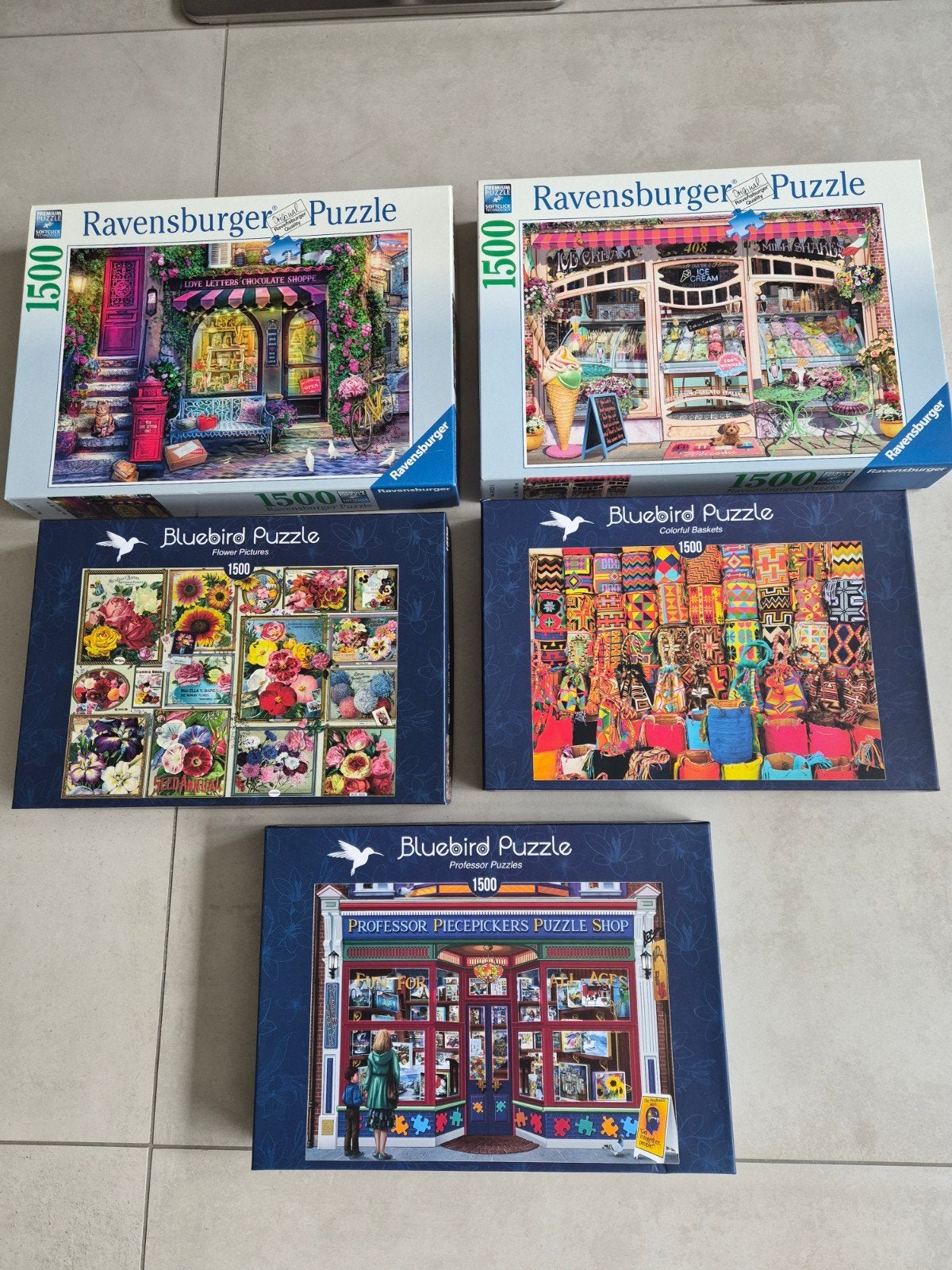 5 puzzels: 2 ravensburger en 3 bluebirds van 1500 stukjes, Ophalen of Verzenden, 500 t/m 1500 stukjes, Zo goed als nieuw