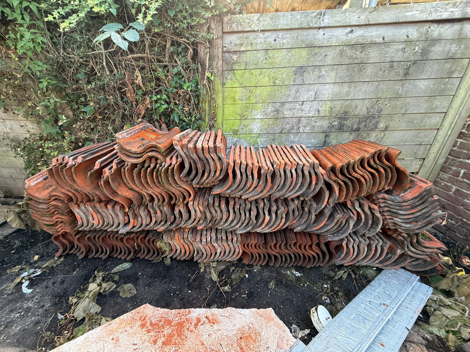 Van Oordt Alphen a/d Rijn dakpannen gebruikt 200 st, Doe-het-zelf en Verbouw, Ophalen, Gebruikt, Steen of Klei, 15 m² of meer