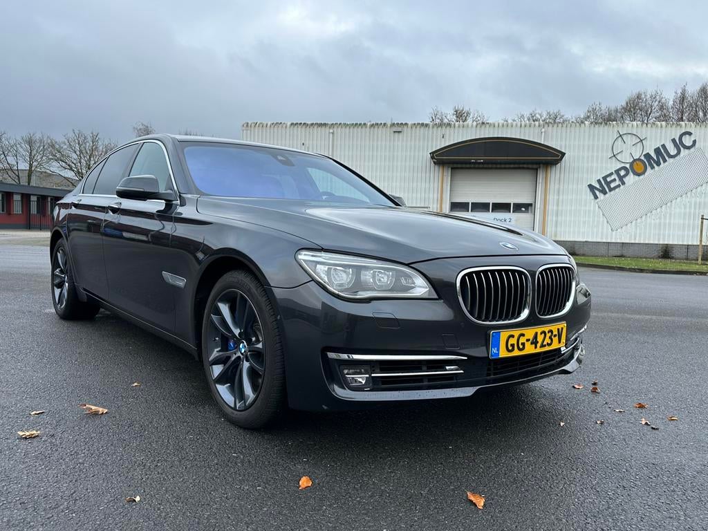 BMW 7-Serie 740i 320pk Aut 2015 Grijs, Auto's, BMW, Zwart, 320 pk, Particulier, Dealer onderhouden