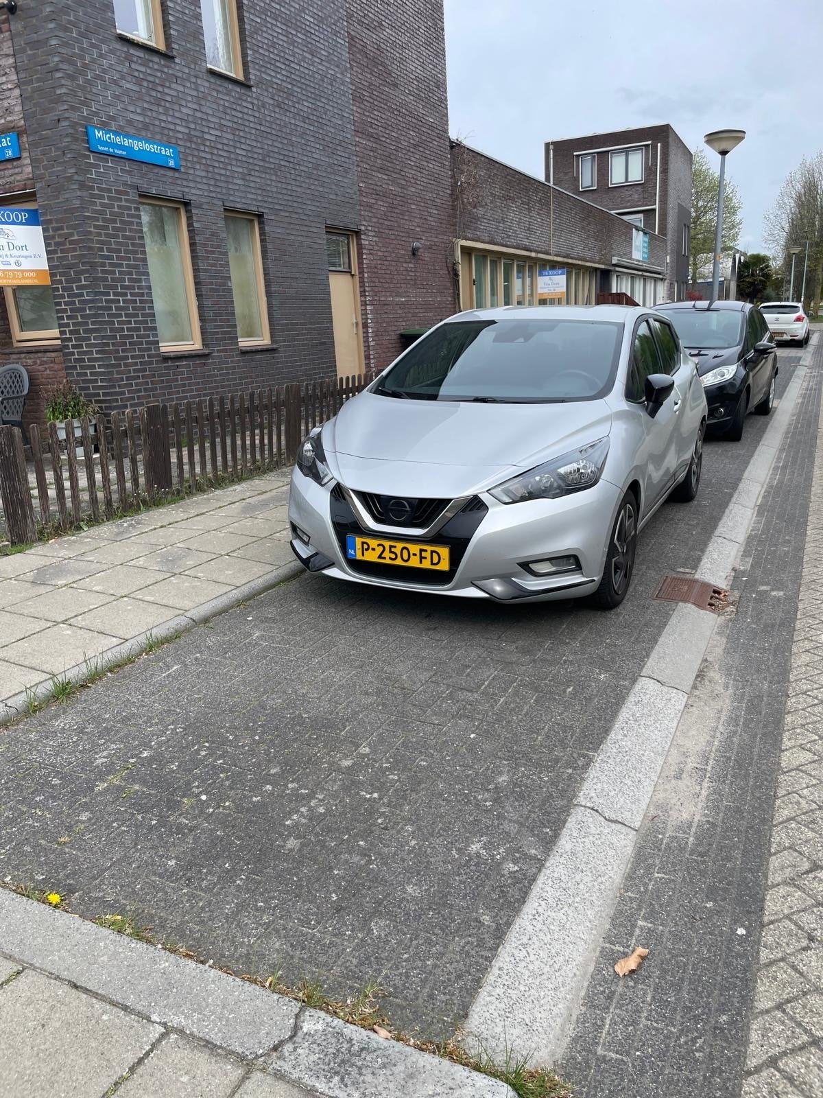Nissan Micra 1.0 Ig-t 92pk 2022 GrijsOrigineel NL2e eigenaar, Voorwielaandrijving, 40 €/maand, 4 cilinders, Handgeschakeld