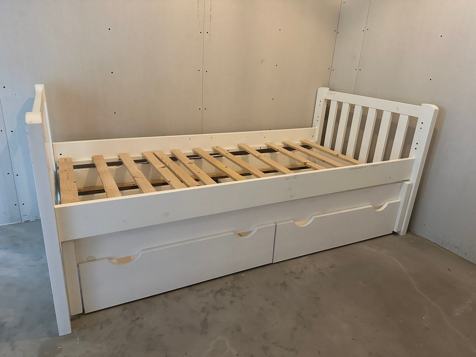 Eenpersoonsbed met uitschuifbed en matras, Gebruikt, 90 cm, Eenpersoons, Wit