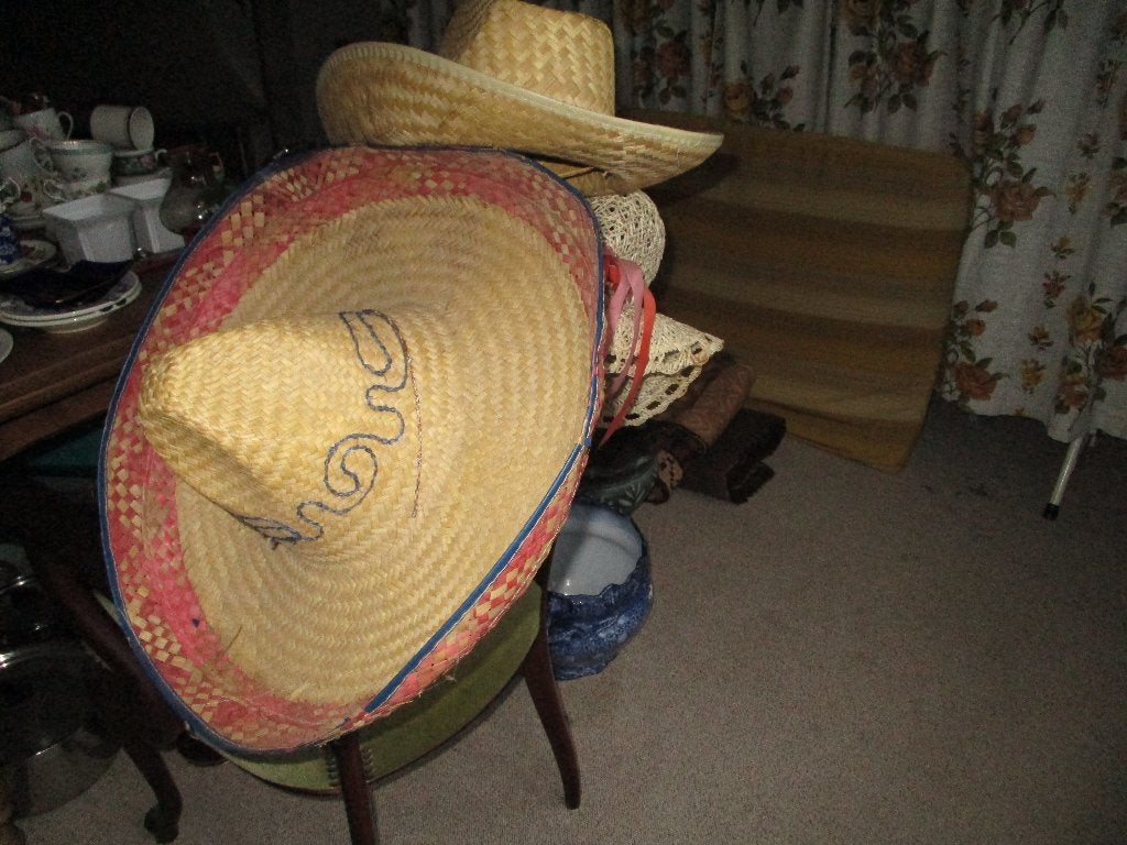 1 Sombrero en 3 strohoedjes, Ophalen of Verzenden, Zo goed als nieuw, Onbekend, Hoed